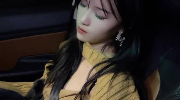 出租车司机见色起意下药迷奸睡熟女乘客-半雪